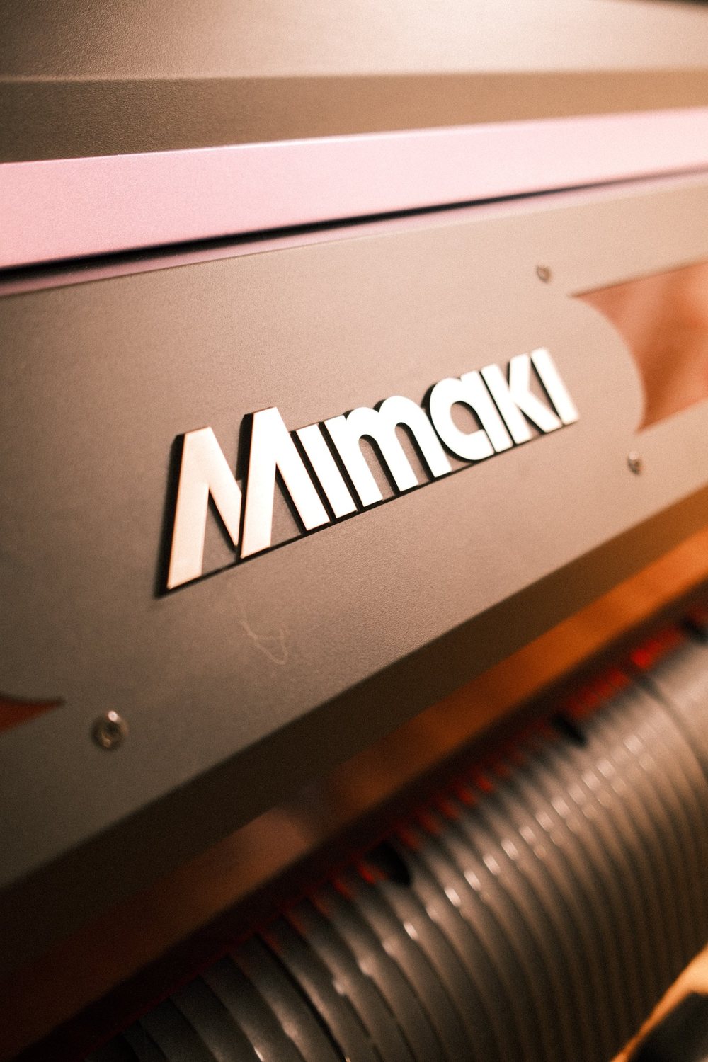 Dettaglio stampante Mimaki in showroom