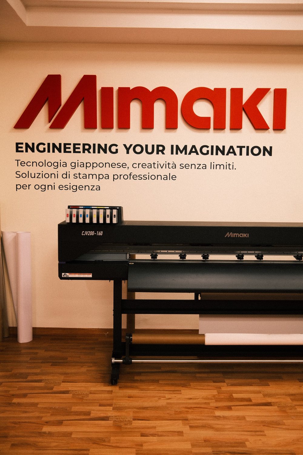 Showroom Sale&Service, parete Mimaki